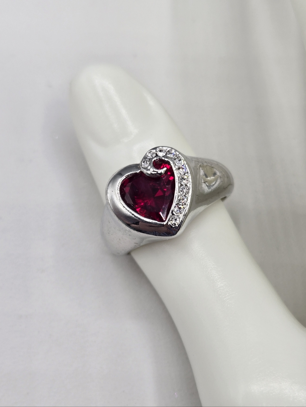 Swarovski Crystal Elements Silver Heart Ring Ruby Red Size 9 Bridal Prom